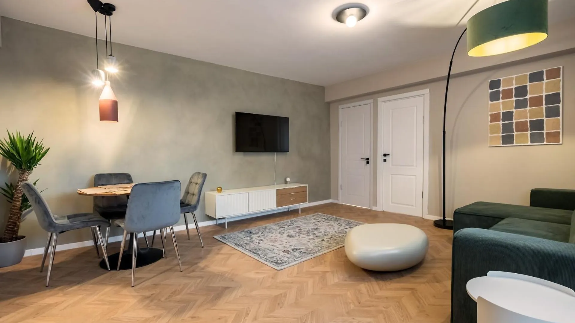Ultracentral Near Old Town, Cismigiu And Victoriei - Cozy, Quiet And Modern Apartment Wt Sunny Balcony Bucarest