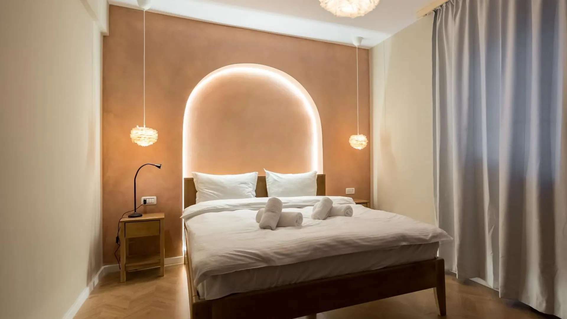 Ultracentral Near Old Town, Cismigiu And Victoriei - Cozy, Quiet And Modern Apartment Wt Sunny Balcony Bucarest Rumanía