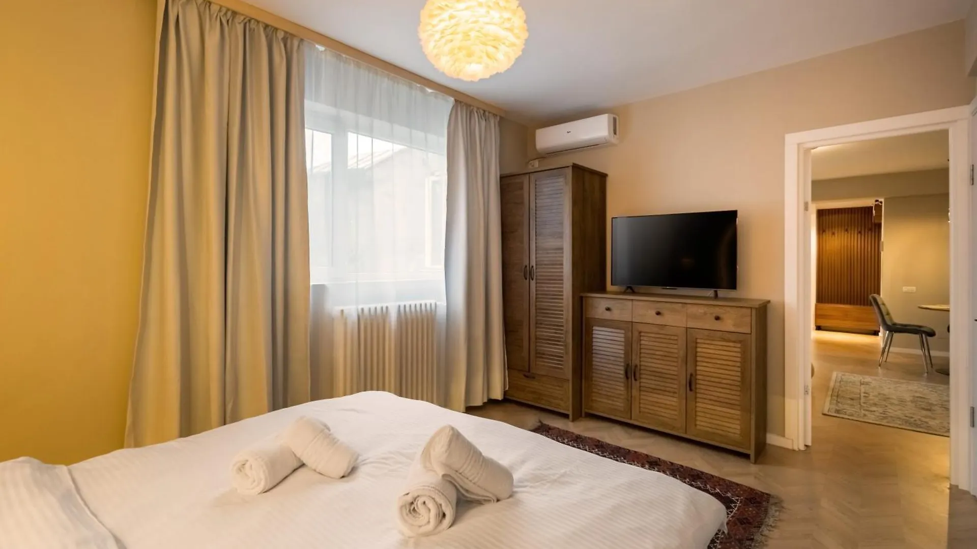 Ultracentral Near Old Town, Cismigiu And Victoriei - Cozy, Quiet And Modern Apartment Wt Sunny Balcony Bucharest