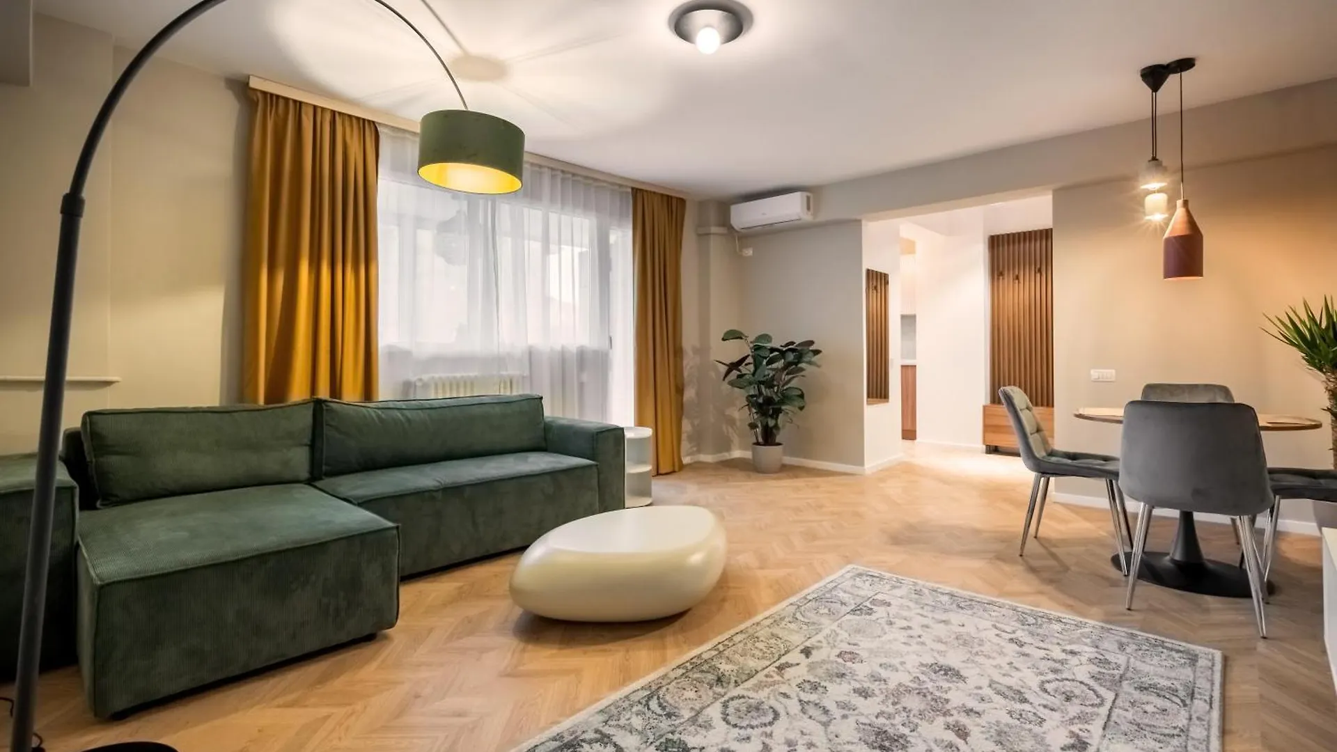 Ultracentral Near Old Town, Cismigiu And Victoriei - Cozy, Quiet And Modern Apartment Wt Sunny Balcony location