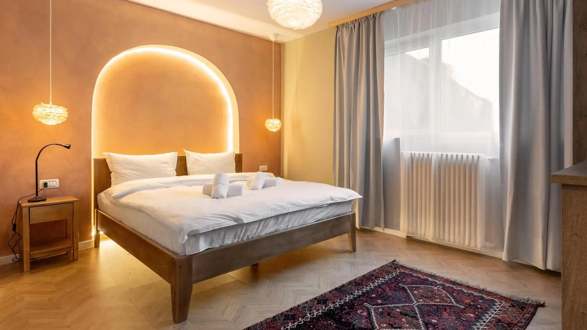 Ultracentral Near Old Town, Cismigiu And Victoriei - Cozy, Quiet And Modern Apartment Wt Sunny Balcony Bucharest Romania
